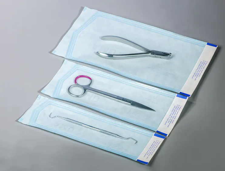 Quomodo sui signantes crumenae sterilitatis impedimentum sterilitatem medicorum machinis efficiunt?